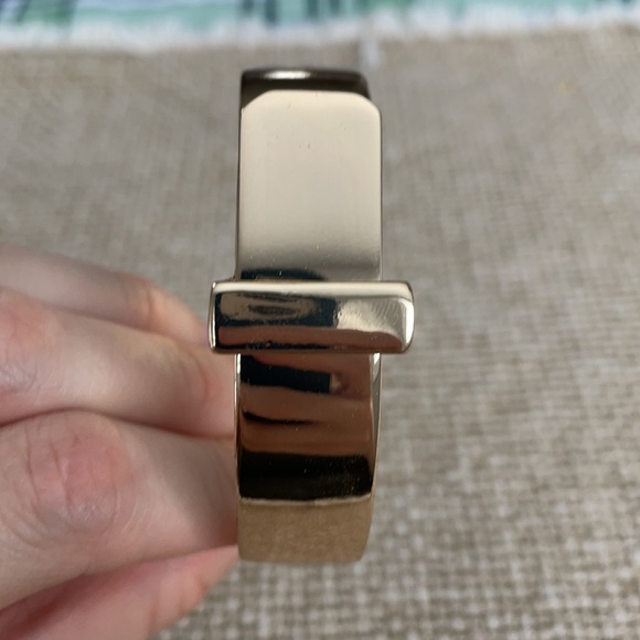Urban Outfitters Gold buckle bracelet 💛 - Picture 6 of 6